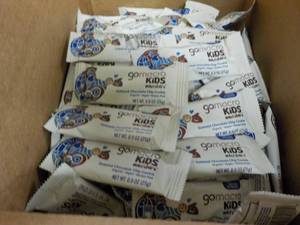 lot 426 image: 95 Gomacro Kids Oatmeal Chocolate C...