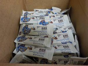 lot 427 image: 95 Gomacro Kids Oatmeal Chocolate C...