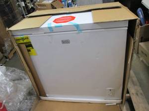 lot 16 image: black and decker 7 cu. ft chest fre...