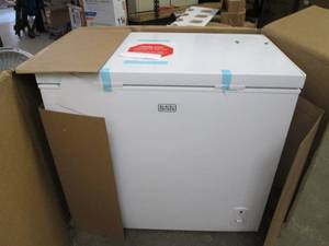 lot 19 image: black and decker 7 cu. ft. chest fr...