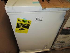 lot 35 image: black and decker 3.5cu. ft. chest f...