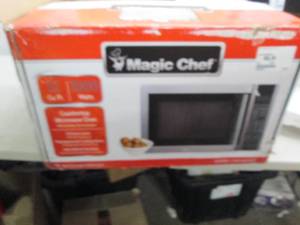 lot 42 image: magic chef 1.1 cuft counter top mic...
