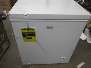 lot 79 image: black and decker 5.1 cu. ft chest f...