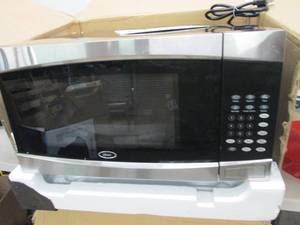 lot 82 image: oster 1.6 cu.ft countertop microwav...