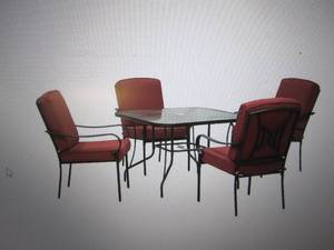 lot 106 image: augusta 5pc patio set looks like ju...
