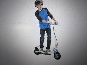 lot 125 image: razor e300 24 volt electric scooter...