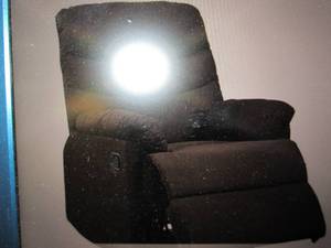 lot 150 image: massage recliner looks new open box...