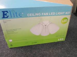 lot 43 image: Elite 3-Light White Ceiling Fan Sha...