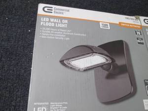 lot 62 image: Commercial Electric 100-Watt Equiva...