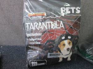 lot 114 image: Spooktacular Creations Small Pet Ta...