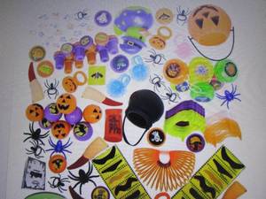 lot 120 image: Joyin 100 pc Set Halloween Toys ope...