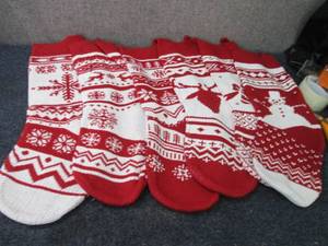 lot 153 image: et of 6 RedWhite Knit Christmas to...