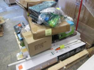 lot 157 image: Pallet of UnsoldUnclaimed Items in...