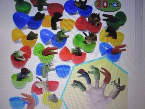 lot 211 image: Joyin Easter Eggs With Dinosaur Fin...