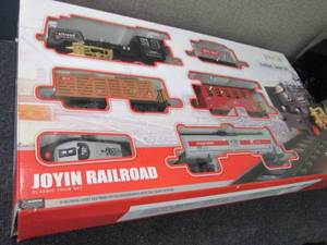 lot 214 image: Joyin Railroad Classic Train Set op...