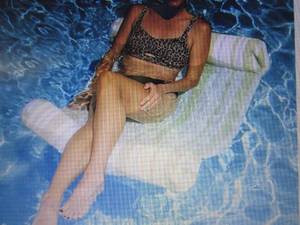 lot 224 image: 3 Sloosh Inflatble Pool Lounger ope...