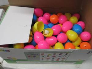 lot 270 image: Joyin Eater Egg Toy Set 160 pc open...