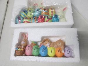 lot 273 image: 2 Easter Tabletop Dcor Items...