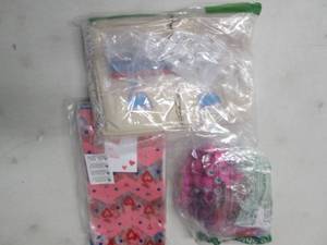 lot 275 image: Valentine Gift bags, Canvas Gift Ba...