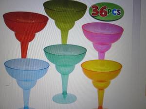 lot 286 image: Joyin Plastic Margarita Glasses ope...