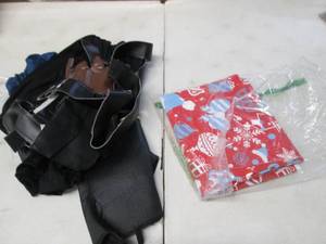 lot 308 image: 2 - XL Plastic Gift Bag, Unknown Co...