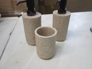 lot 359 image: Bathroom Set...