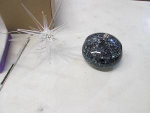 lot 374 image: 2 Dcor Items...