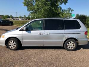 lot 8 image: 2001 Honda Odyssey EX