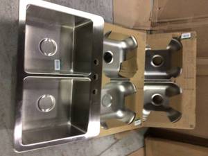 lot 47 image: Glacier Bay Drop-In Stainless Steel 33 in. 4-Hole Double Bowl Kitchen Sink Customer Returns See Pictures