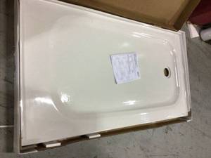 lot 91 image: American Standard Passage Right Hand Drain 32 in. x 60 in. Single Threshold Shower Base in White Customer Returns See Pictures
