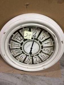 29 in. Farmhouse Plaques Wall Clock Customer Returns See Pictures&nbsp
