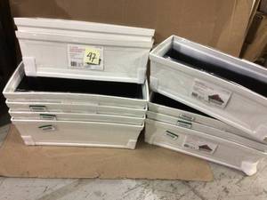 Hanover 27 In. White Resin Beadboard Deck Rail Planter Customer Returns See Pictures&nbsp