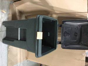 32 Gal. Greenstone Trash Can with Quiet Wheels and Attached Lid Customer Returns See Pictures&nbsp