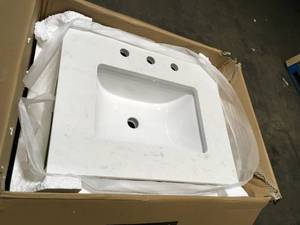 lot 11 image: 24 Inch Single Bathroom Vanity In White - Elegant Lighting VF19024WH