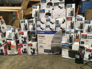 lot 14 image: Large Lot of Sump Pumps and Flo Well see pictures
