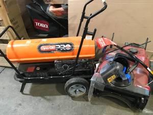 lot 21 image: Lot of assorted Snow Blowers used various conditions see pictures
