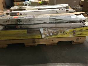 lot 23 image: Lot of assorted flooring see pictures customer returns