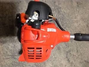 lot 34 image: Echo GT-225 2 Cycle 21.2cc Curved Shaft Gas Trimmer see pictures