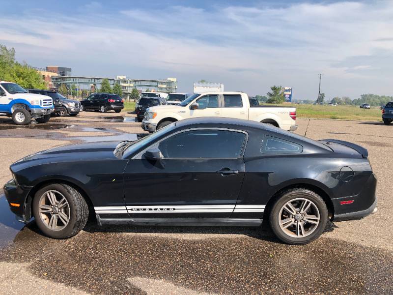 lot 2 image: 2011 Ford Mustang