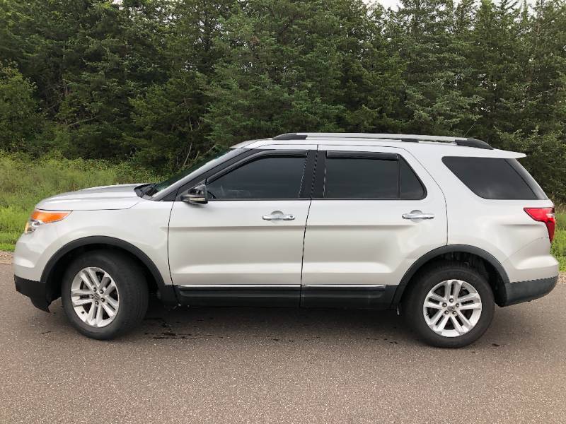 lot 1 image: 2011 Ford Explorer XLT - 4x4 - KANSAS Vehicle
