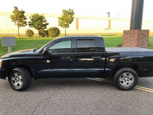lot 12 image: 2005 Dodge Dakota SLT