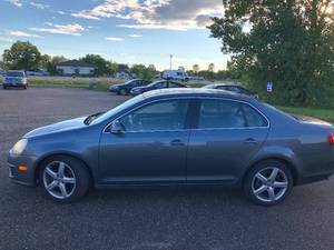 lot 10 image: 2009 Volkswagen Jetta SE