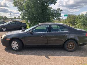 lot 16 image: 2006 Mercury Milan
