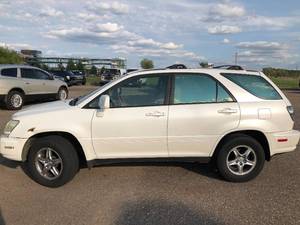 lot 19 image: 2002 Lexus RX 300 - 4WD