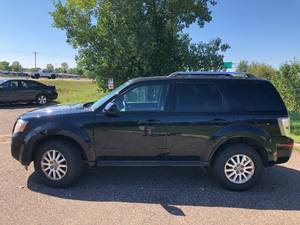 lot 4 image: 2010 Mercury Mariner Premier - 4x4 - 2 OWNER