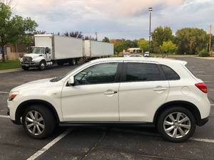 lot 27 image: 2014 Mitsubishi Outlander