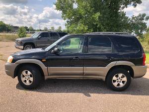 lot 21 image: 2003 Mazda Tribute ES - 4x4