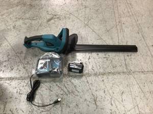 lot 206 image: Makita 22 in. 18-Volt LXT Lithium-Ion Cordless Hedge Trimmer charger and battery included