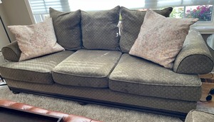 lot 3 image: Bernhardt Sofa