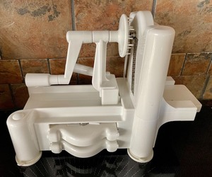 lot 32 image: Kitchen Needs